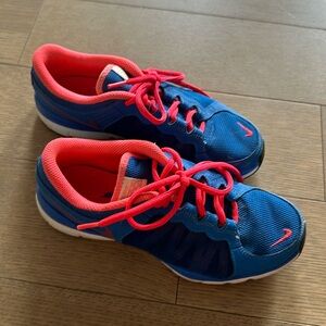 Nike Blue and Pink Flex Trainer 2